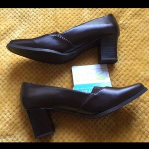 Airstep Womens Brown Leather Pump Shoes Size 9, heel 2.5”, Brand New